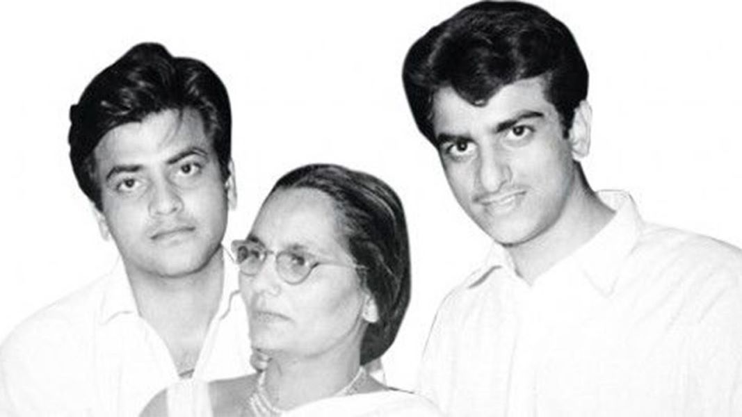 Jeetendra (left) with Krishna Kapoor and Prasan Kapoor (Right)