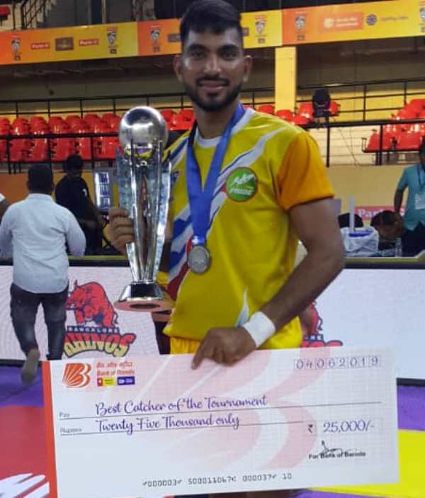 Jitendra Yadav after winning the title of 'Best Defender of the Tournament' at the IIPKL 2019