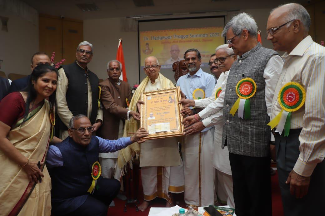 K. Parasaran receiving the Dr. Hedgewar Pragya Samman Award in 2022