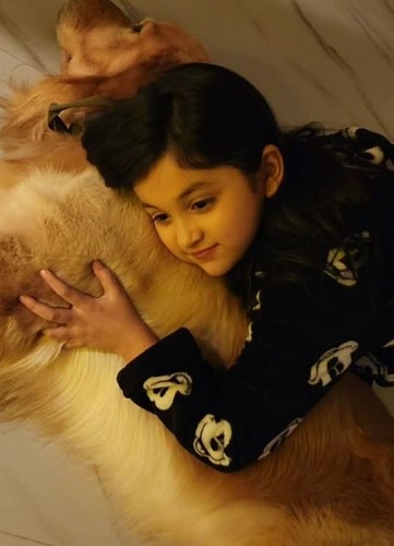 Kiara Khanna with her pet dog