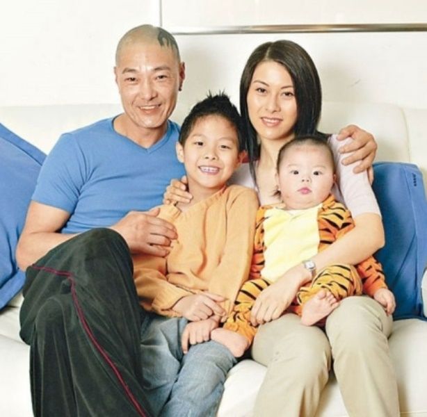Lai Suk-yin with Ken Lo and their children