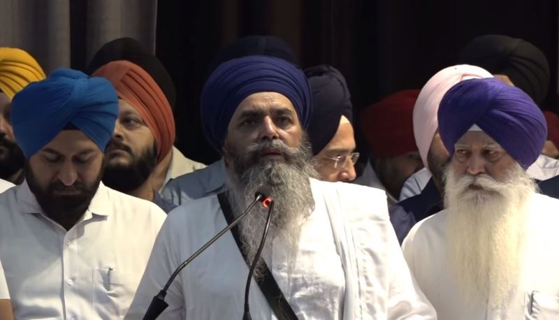Lakhbir Singh Rode delivering a speech at a Panthak convention