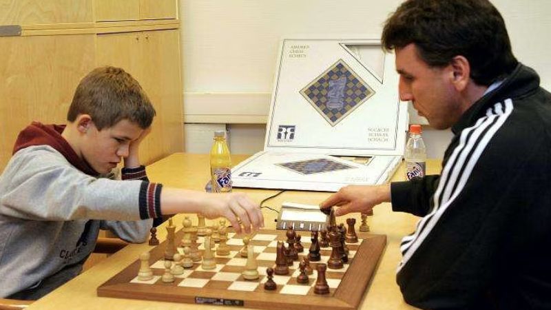 Magnus Carlsen and Simen Agdestein at the 2005 Norwegian Chess Championship