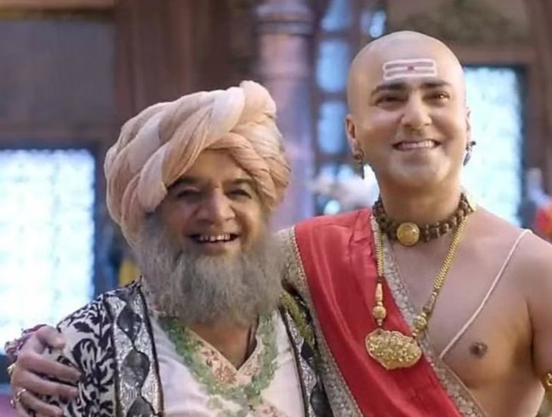 Mehmood Junior (left) in a still from the TV series titled 'Tenali Rama' (2017)
