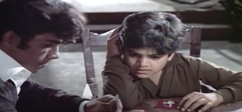 Mehmood Junior (right) in a still from the Hindi film 'Ghar Ghar Ki Kahani' (1970)
