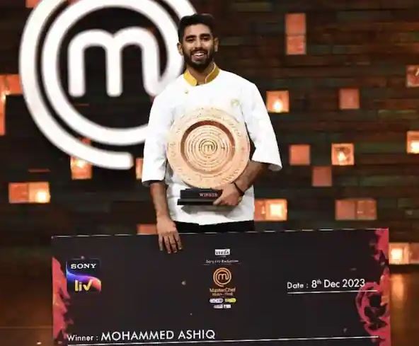 Mohammed Ashiq holding the trophy and prize after winning MasterChef India Season 8