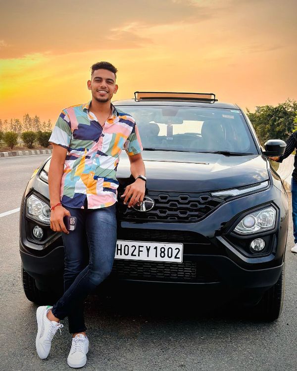 Mohit Goyat posing in front of his car