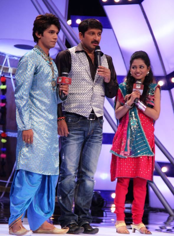 Neelkamal Singh (left) in a still from the TV Show 'Sur Sangram'