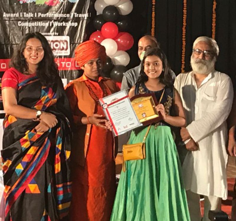 Nishtha Sharma receiving Dhruv Star Award