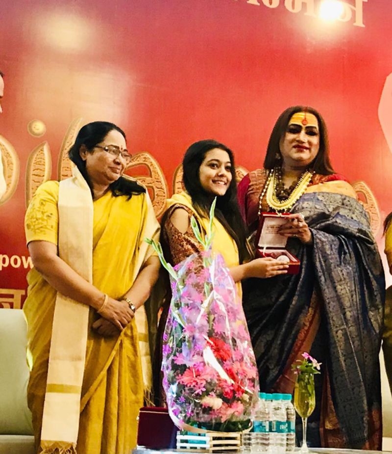 Nishtha Sharma receiving Manikarnika Honour