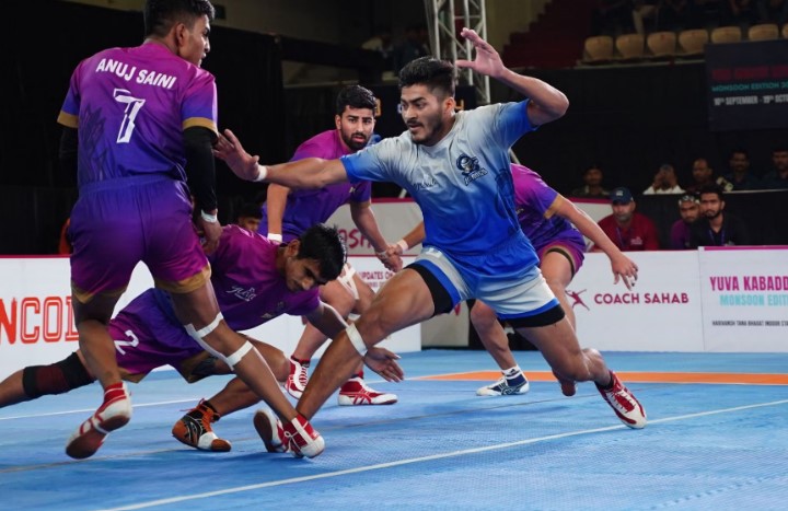 Nitin Kumar while playing for the team Hampi Heroes during the Yuva Kabaddi Series (2022)