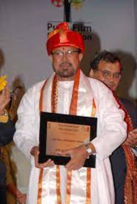 Rajesh Khanna won the Lifetime Achievement Award at the Pune International Film Festival