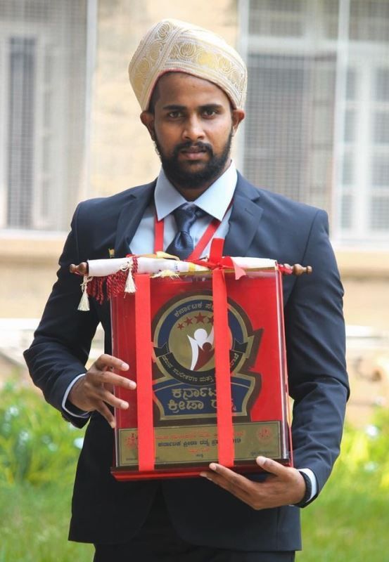 Rakshith with his Karnataka Sports Ratna Award