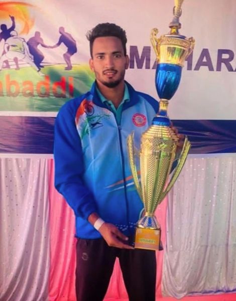 Robin Chaudhary posing with his winning trophy of the East Zone Inter University Competition (2022)