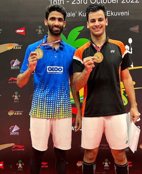 Rohan Kapoor (right) and Sumeeth Reddy posing with the gold medal that they won at the 2022 Maldives International Challenge