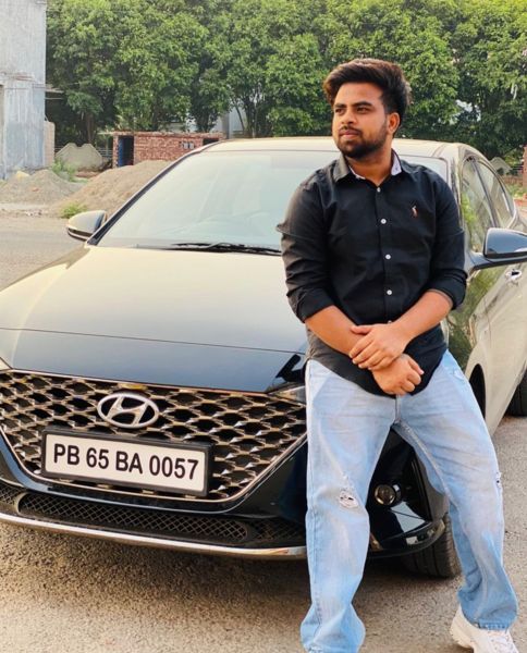 Rony Ajnali with his car