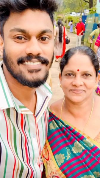 Sachin Prathap with his mother