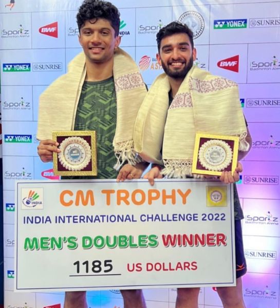 Sai Pratheek (left) and Ishaan Bhatnagar posing after winning the 2022 India International Challenge
