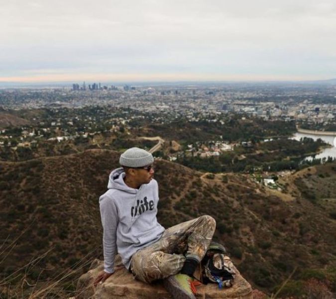 Salehe Bembury hiking in Los Angeles