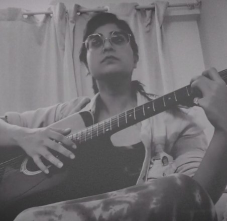 Saloni Batra while playing guitar