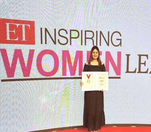 Shreedha Singh being honoured by the Economic Times