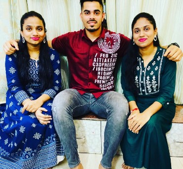 Suyog Gaikar posing with his sisters