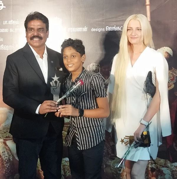 Videsh Anand (centre) receiving award