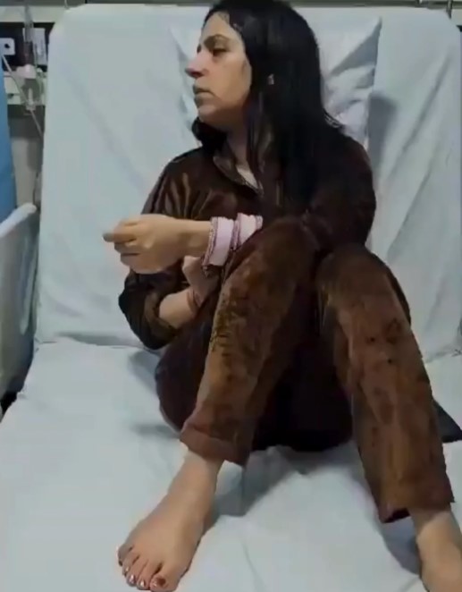 Yanika Bindra showing her injuries in the hospital