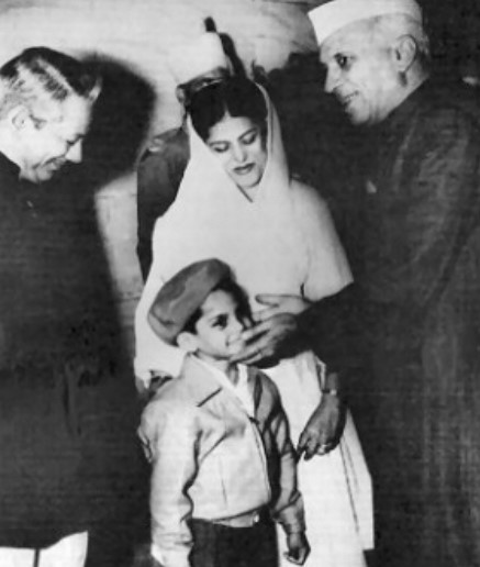 Young Sajid Khan with (L-R) Producer and Director Mehboob Khan, his wife Sardar Akhtar, and Prime Minister Jawaharlal Nehru