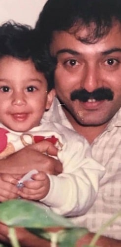 Zaviyar Nauman Ijaz's childhood picture with his father
