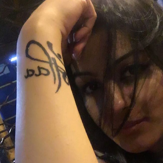 A tattoo of 'Maa' inked on her right hand