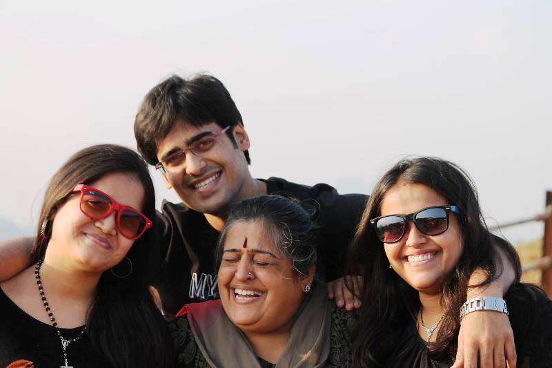 Akash Dodeja with his mother and sisters