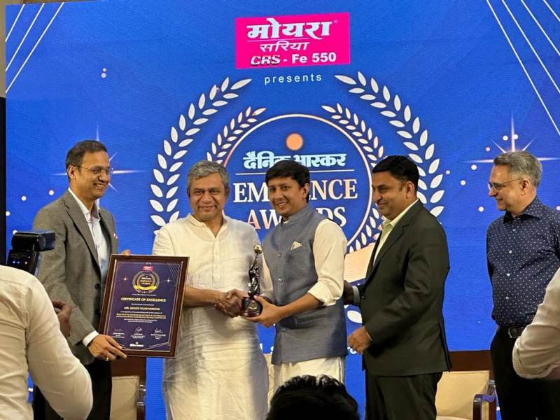 Akash Vijayvargiya receiving the Dainik Bhaskar Eminent Award in 2021