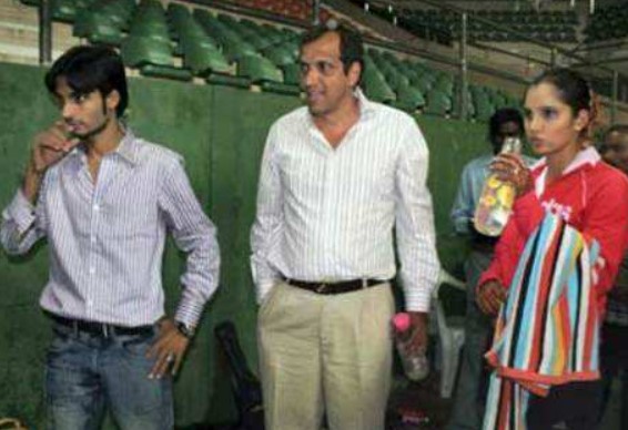 An old picture of Sohrab Mirza and Sania Mirza with her father after a tennis match