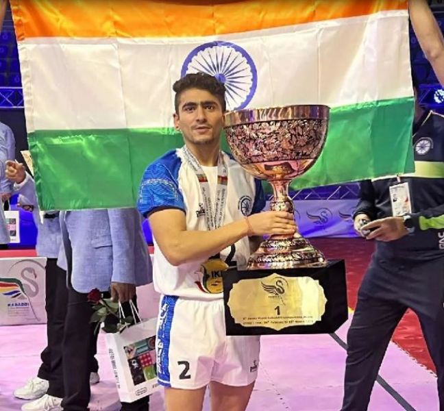Ankush Rathee posing with the trophy at the 2nd Junior Kabaddi World Championship in Iran