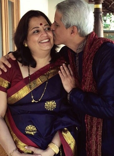 Anula Navlekar's parents