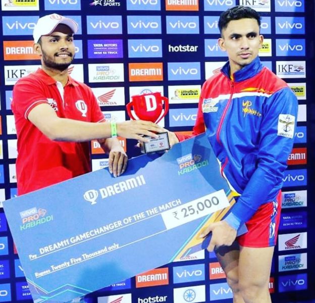 Ashu Singh (right) receiving the Gamechanger of the match award in 2019
