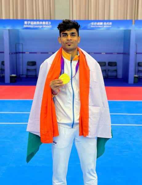 Aslam with the gold medal he won at the 2022 Asian Games