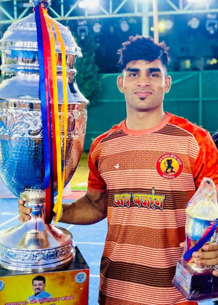 Aslam won a state level tournament under the club Jai Bajrang