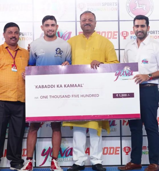Bittu Banwala (second from left) receiving the 'Kabaddi Ka Kamaal' title in 2022