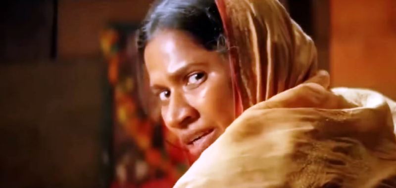 Chhaya Kadam in a still from the film 'Mi Sindhutai Sapkal' (2010)