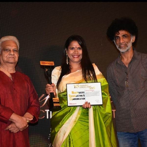 Chhaya Kadam while receiving the Best Marathi Actor award at the 10th Newsmakers Achievers’ Awards