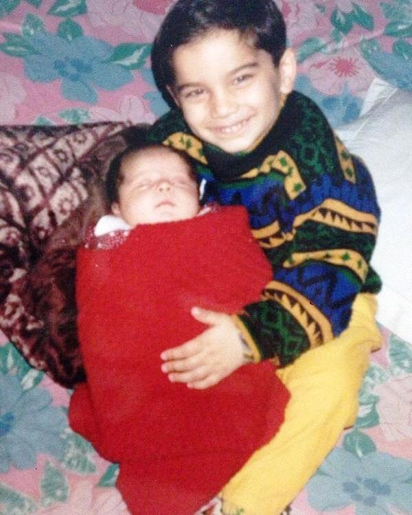 Childhood picture of Rishabh Sawhney with his sister Shristhi Sawhney