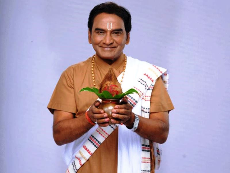 Daya Shankar Pandey as Pandit Radheshyam in the TV show Tulsidham Ke Laddu Gopal (2023)