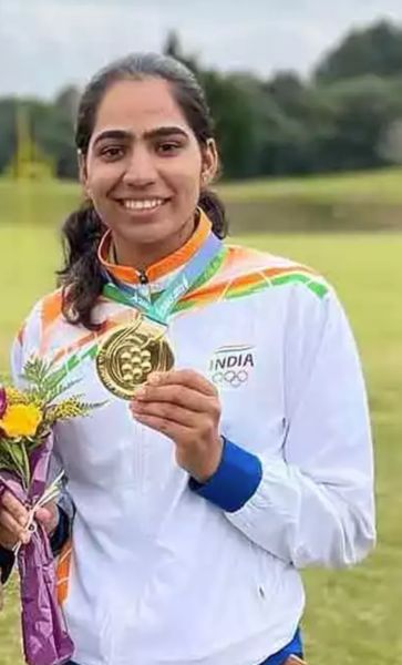 Diksha Dagar with her gold medal at the Summer Deaflympics in 2021