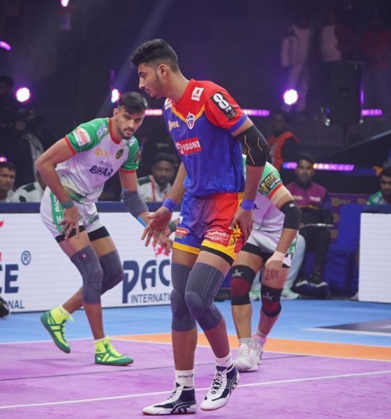 Gagan Gowda (wearing a blue and red t-shirt) during a match in season 10 of the Pro Kabaddi League (2023)