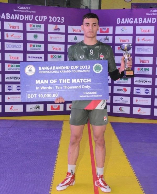 Hasan Balbool after winning the title of 'Man of the Match'
