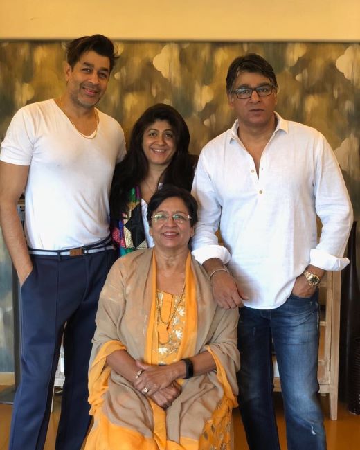 Ila Bedi with her mother and two brothers Rajat Bedi (left) and Manek Bedi (right)