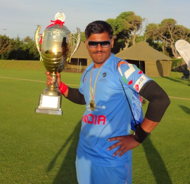Illuri Ajay Kumar Reddy with a trophy