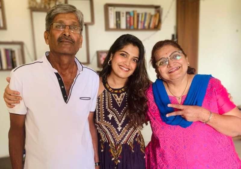 Isha Keskar with her parents
